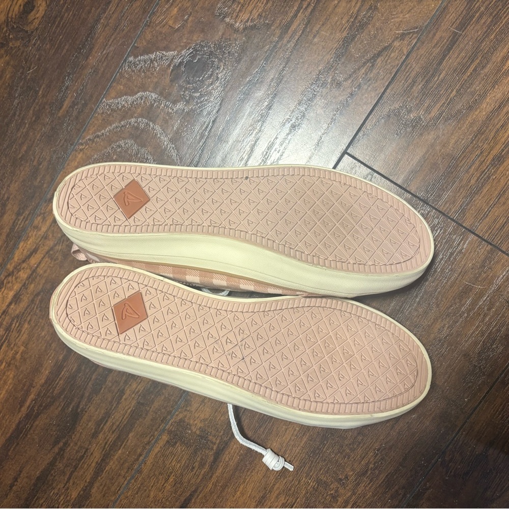 Sperry Women's Pink Checkered Sneakers - Picture 6 of 6